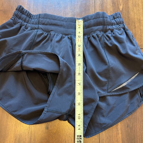 Lululemon Women's Hotty Hot High-Rise Lined Short 2.5" Black Size 6 - Picture 12 of 15